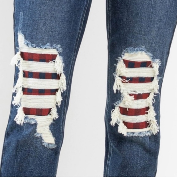 Judy Blue Mid Rise - Picture 3 of 3